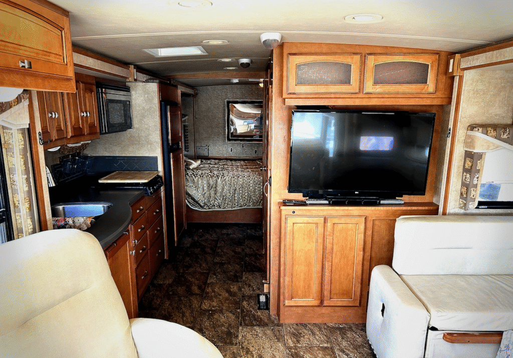 2013 Winnebago Sightseer 30A