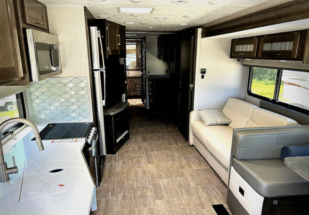 2021 Coachmen Mirada 35ES